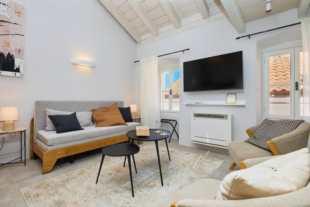 Modern Stone House, Luxury In Old Town Guest house 4*