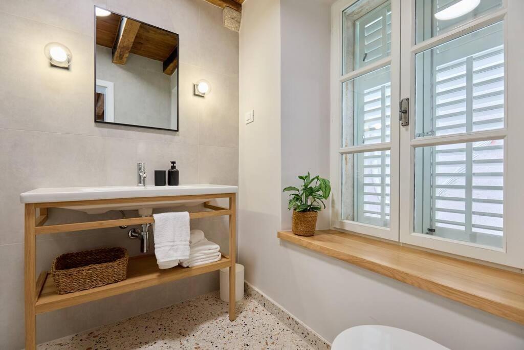 Modern Stone House, Luxury In Old Town 4*