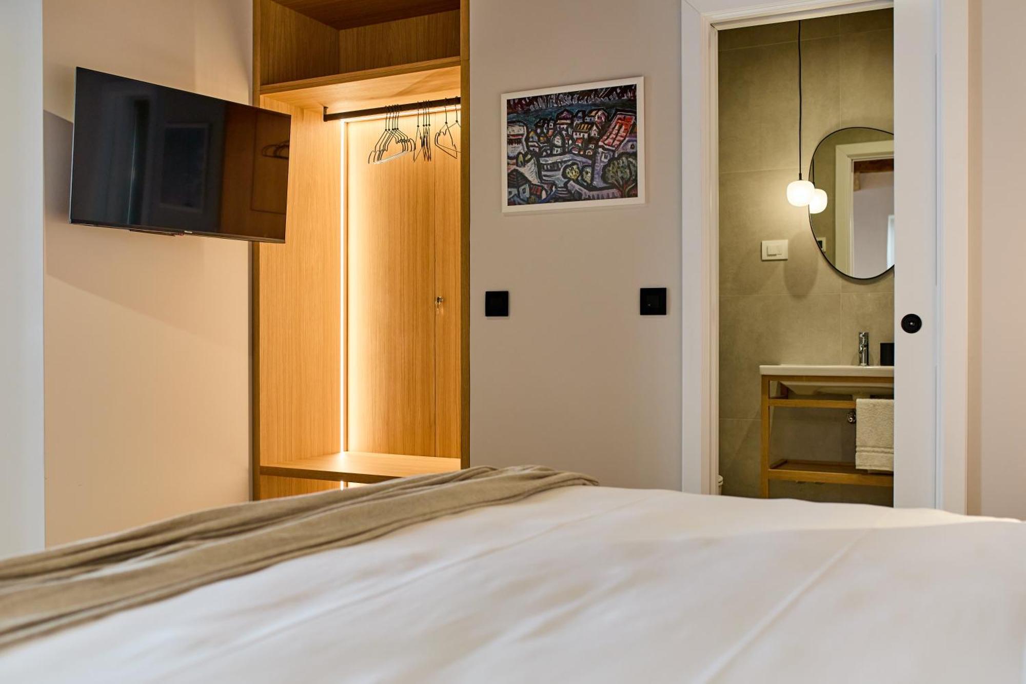 Modern Stone House, Luxury In Old Town Affittacamere 4*