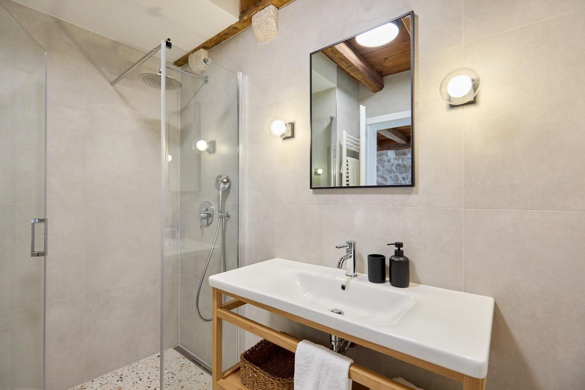 Affittacamere Modern Stone House, Luxury In Old Town